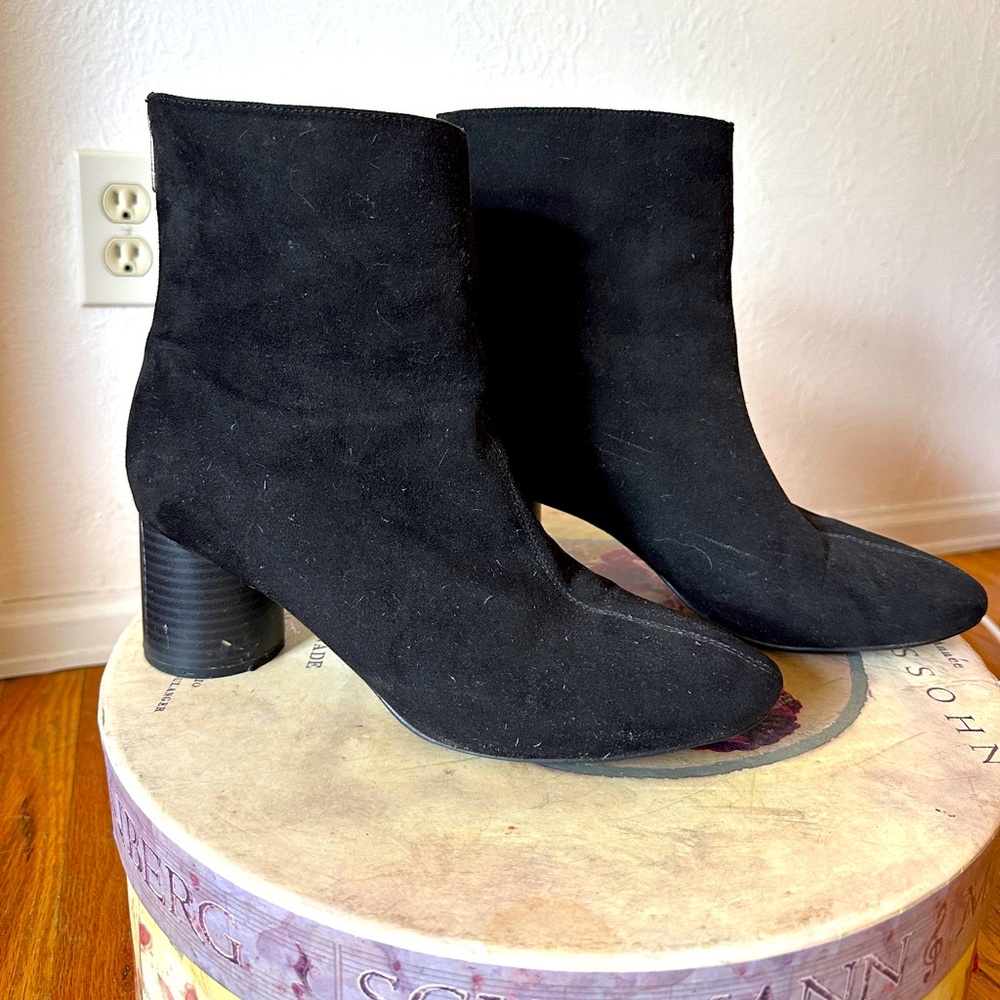 Black, Suede heels with chunky kitten heel